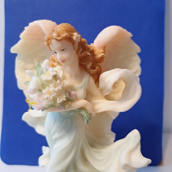Seraphim Classics Angel Figurine & Base "Lily" 2001 Limited Edition Item# 84242 - Picture 3 of 14